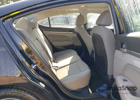 2018 Hyundai Elantra Value Edition z USA, uszkodzony, nr VIN 5NPD84LFXJH382687